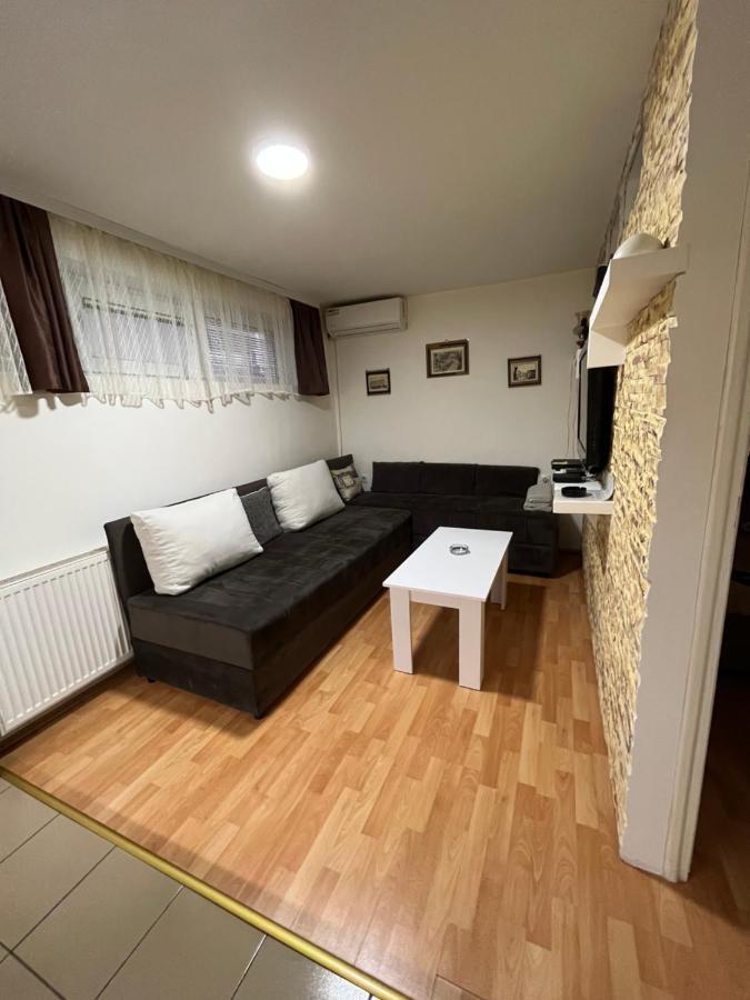 Appartement Carapan à Kruševac Extérieur photo