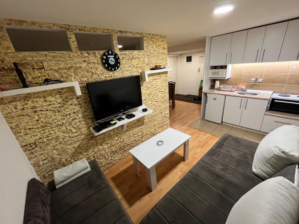 Appartement Carapan à Kruševac Extérieur photo