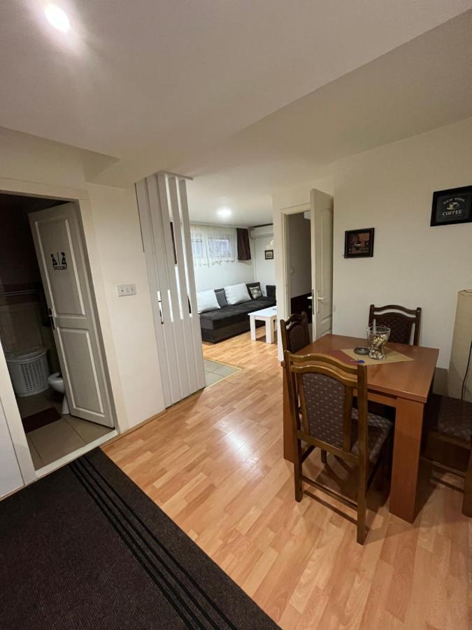 Appartement Carapan à Kruševac Extérieur photo